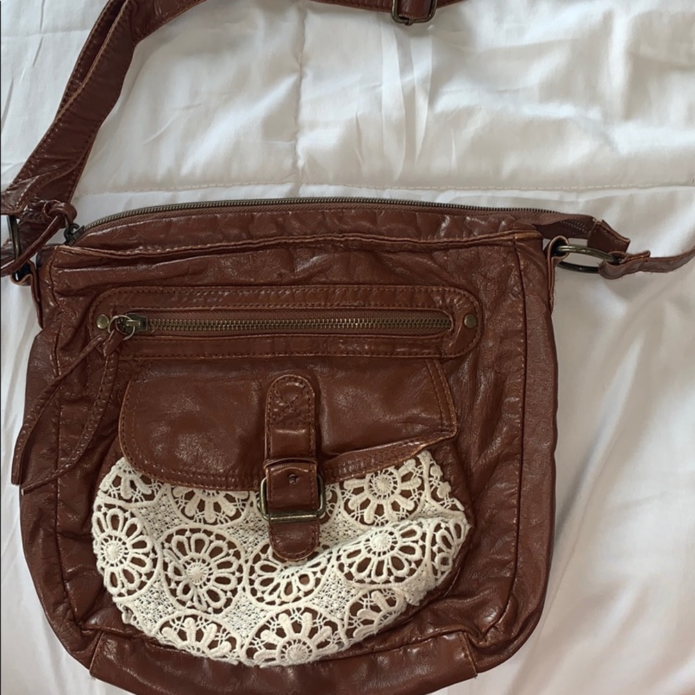 2-zipper one buckle purse